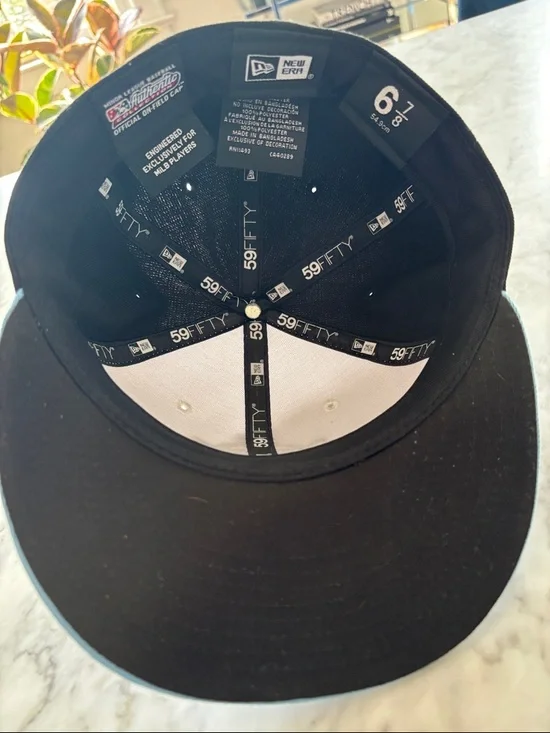 New Era Black, White & Light Blue Snapback Hat - Picture 4 of 5